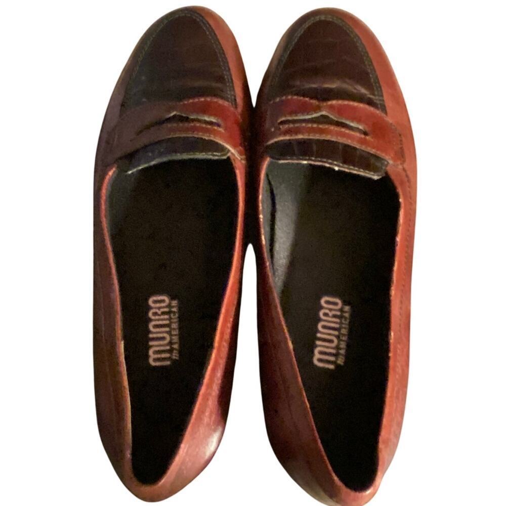 MUNRO American Women's Loafers. Red Brown, Size 8M, Pre-Owned